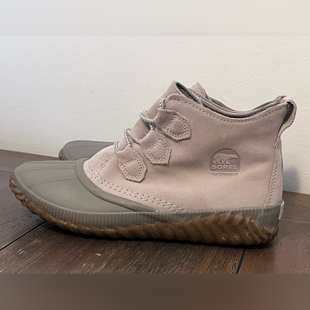 Sorel Women's Ankle Duck Boots in Taupe and Gray - Picture 7 of 9